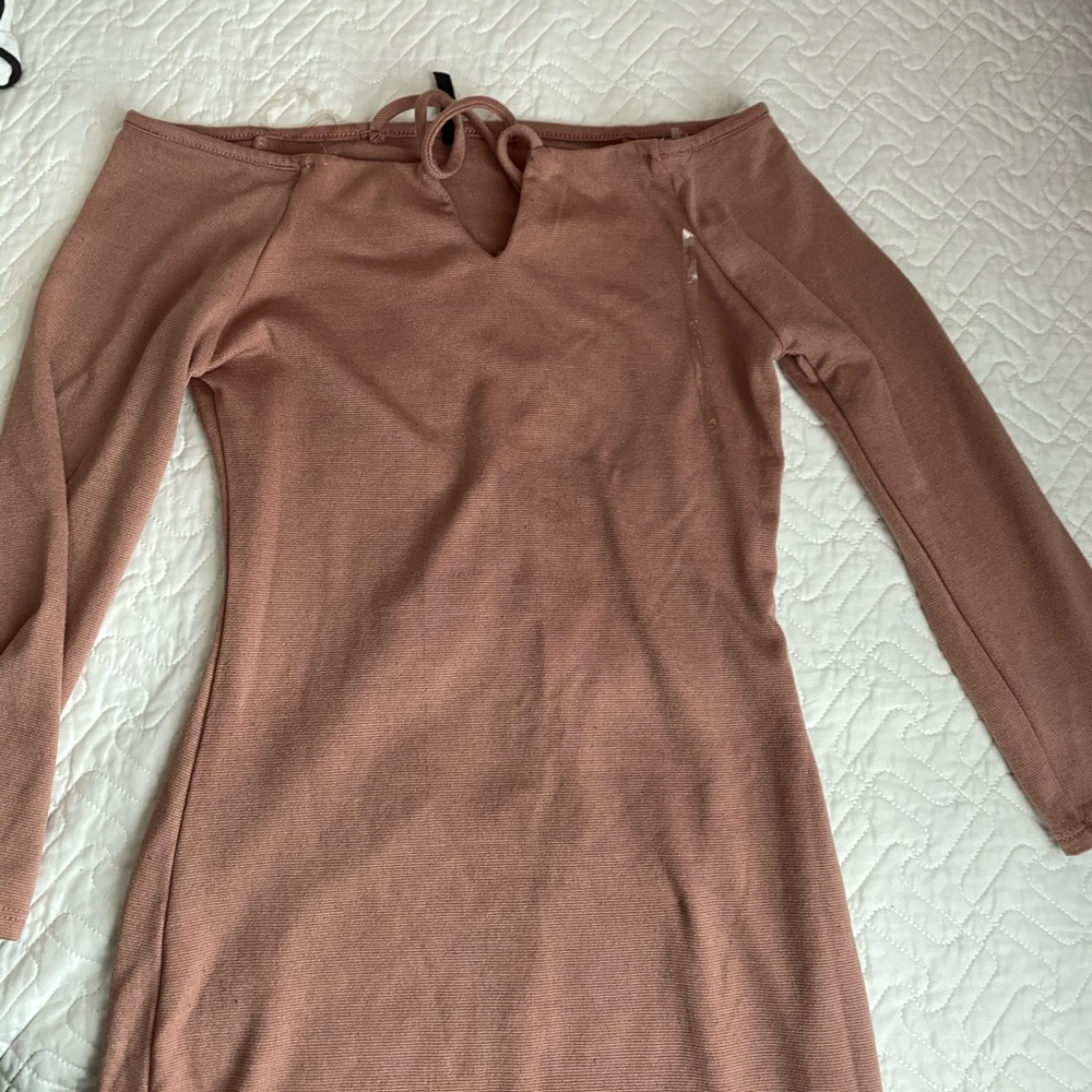 DRESS off the shoulders